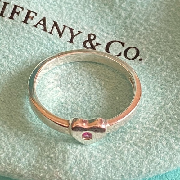 Tiffany & Co pink sapphire heart ring 5.5 - Picture 3 of 16